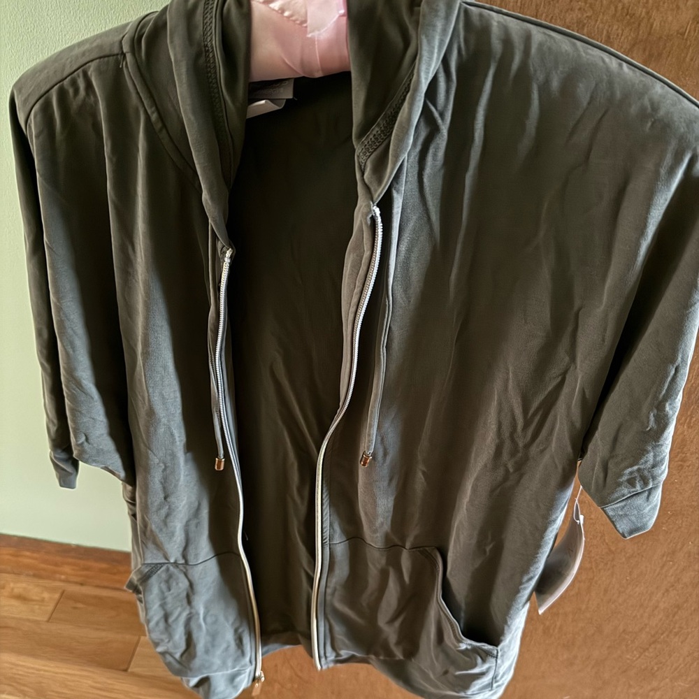 Chico's Zenergy Sandwashed Olive Short Sleeve Hoodie Jacket NWT size 00/XS2